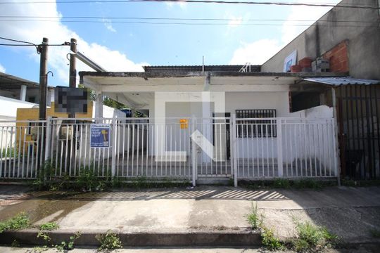 Fachada com Placa Quinto Andar de casa para alugar com 2 quartos, 60m² em Barra da Tijuca, Rio de Janeiro