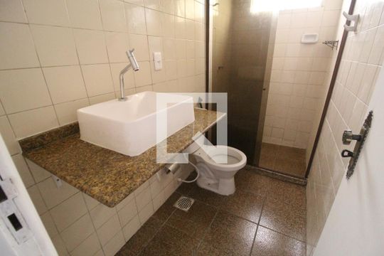 Banheiro de apartamento à venda com 2 quartos, 57m² em Taquara, Rio de Janeiro