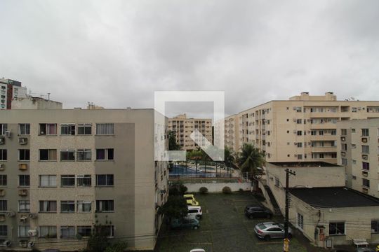 Sala - Vista de apartamento à venda com 2 quartos, 57m² em Taquara, Rio de Janeiro