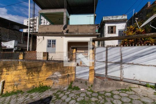 Fachada de casa para alugar com 1 quarto, 80m² em Fonseca, Niterói