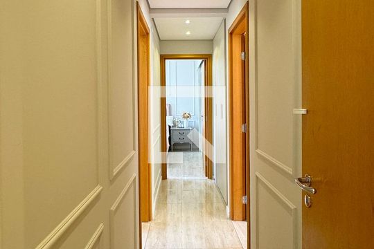 Corredor de apartamento para alugar com 3 quartos, 140m² em Residencial Tambore Iii, Santana de Parnaíba