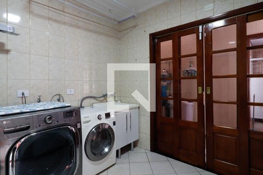 Área de Serviço de casa para alugar com 4 quartos, 400m² em Jardim Triana, São Paulo
