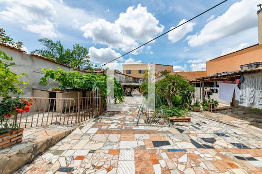 Quintal de casa à venda com 4 quartos, 468m² em Santa Helena (barreiro, Belo Horizonte