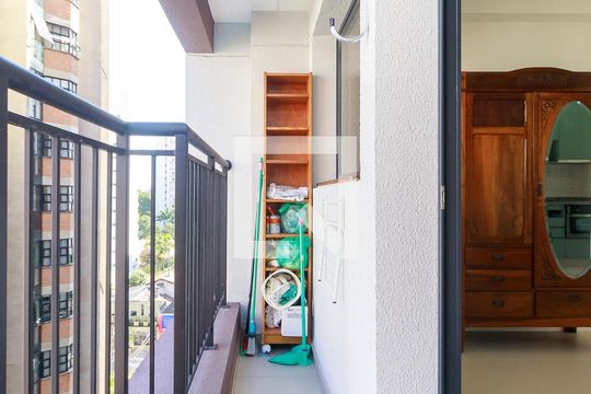 Varanda de kitnet/studio para alugar com 0 quarto, 25m² em Campo Belo, São Paulo