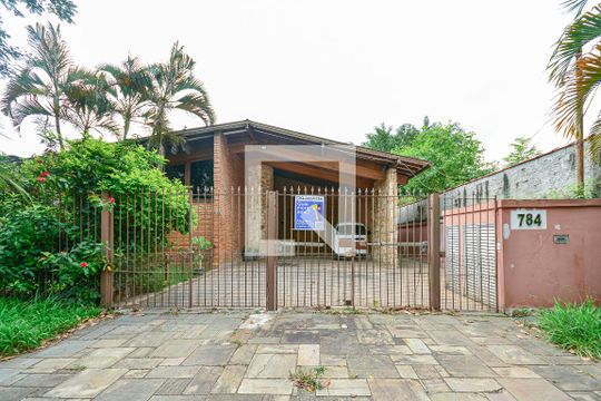 Fachada de casa à venda com 4 quartos, 600m² em Jardim Santa Helena, São Paulo