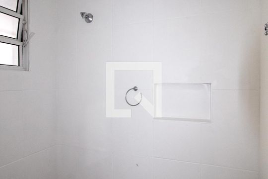 Banheiro de kitnet/studio para alugar com 1 quarto, 19m² em Jardim Ester, São Paulo