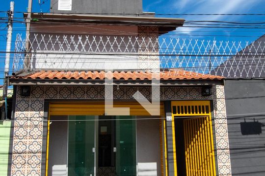 Fachada de kitnet/studio para alugar com 1 quarto, 19m² em Jardim Ester, São Paulo
