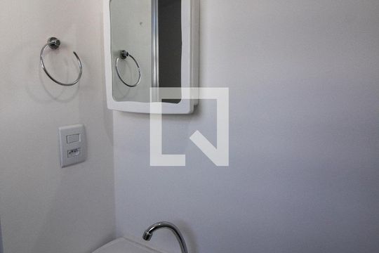 Banheiro de kitnet/studio para alugar com 1 quarto, 20m² em Jardim Ester, São Paulo