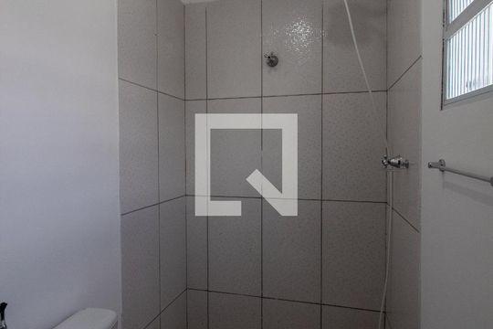 Banheiro de kitnet/studio para alugar com 1 quarto, 20m² em Jardim Ester, São Paulo