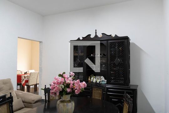 Casa à venda com 3 quartos, 347m² em Camargos, Belo Horizonte