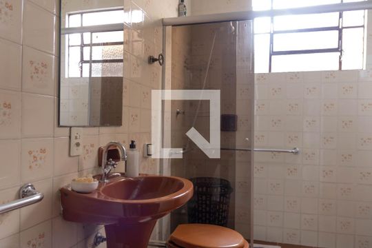 Banheiro 1 de casa à venda com 3 quartos, 347m² em Camargos, Belo Horizonte