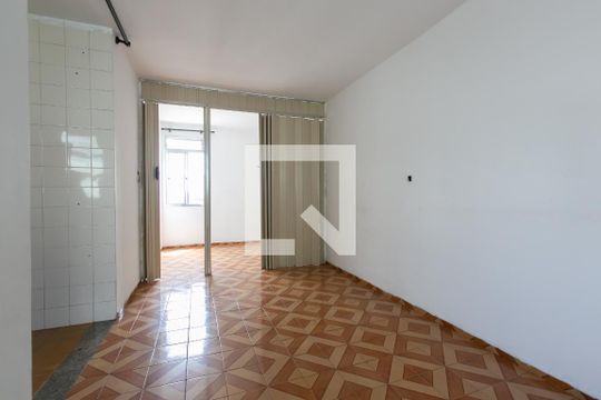 Sala de apartamento para alugar com 3 quartos, 56m² em Conjunto Residencial José Bonifácio, São Paulo
