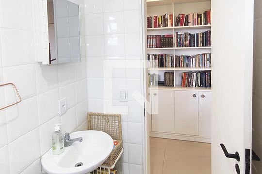Banheiro de apartamento para alugar com 1 quarto, 60m² em São José, São Leopoldo