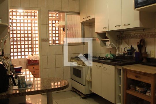Cozinha de apartamento à venda com 4 quartos, 111m² em Rio Branco, Porto Alegre