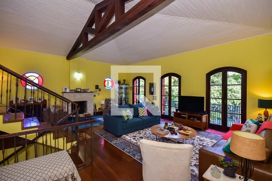 Casa à venda com 4 quartos, 360m² em Vila Inah, São Paulo