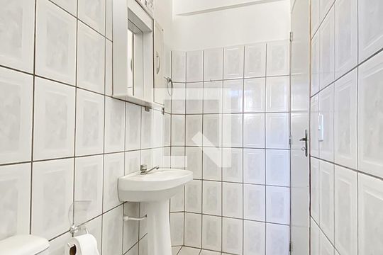 Banheiro de apartamento para alugar com 2 quartos, 60m² em Rio Branco, São Leopoldo