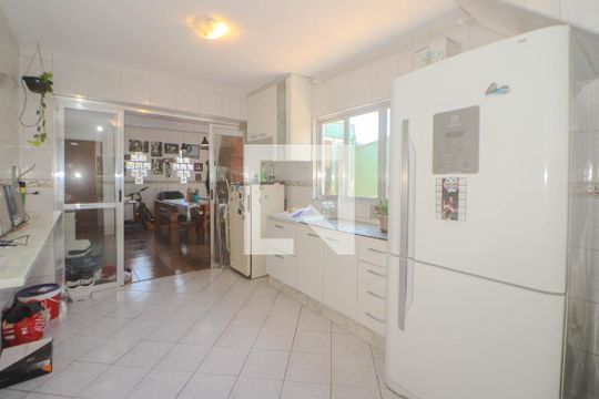 Cozinha de casa à venda com 3 quartos, 120m² em Costa E Silva, Porto Alegre
