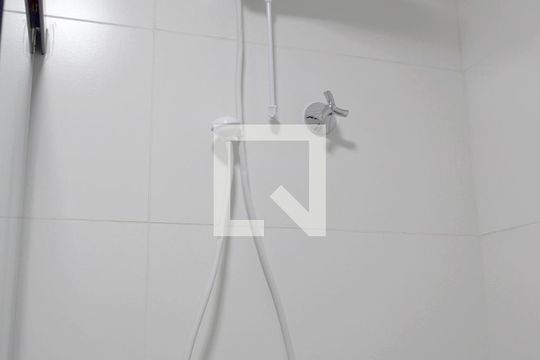 Banheiro de kitnet/studio à venda com 1 quarto, 27m² em Cerqueira César, São Paulo