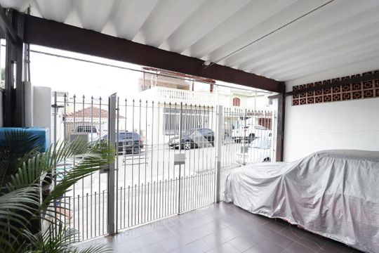 Garagem de casa à venda com 2 quartos, 110m² em Vila Dionisia, São Paulo
