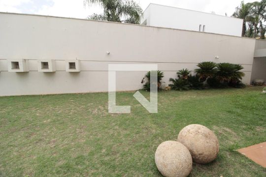 Jardim de casa para alugar com 5 quartos, 480m² em Morada da Colina, Uberlândia