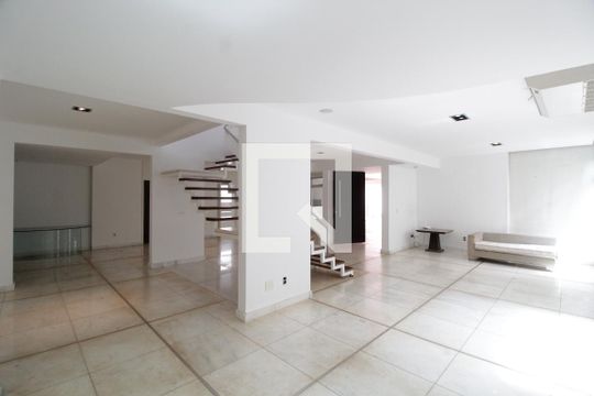 Sala de casa para alugar com 5 quartos, 480m² em Morada da Colina, Uberlândia
