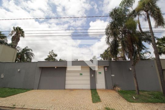 Fachada de casa para alugar com 5 quartos, 480m² em Morada da Colina, Uberlândia