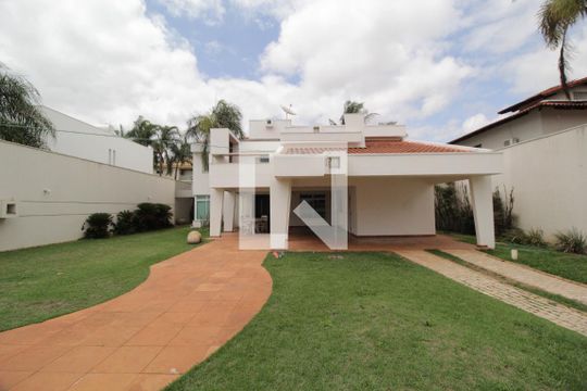 Jardim de casa para alugar com 5 quartos, 480m² em Morada da Colina, Uberlândia