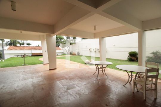 Garagem de casa para alugar com 5 quartos, 480m² em Morada da Colina, Uberlândia