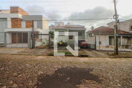 Fachada de casa à venda com 4 quartos, 184m² em Vila Ipiranga, Porto Alegre