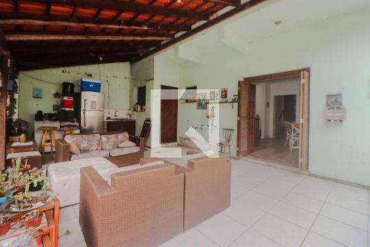 Pátio de casa à venda com 4 quartos, 184m² em Vila Ipiranga, Porto Alegre