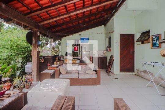 Pátio de casa à venda com 4 quartos, 184m² em Vila Ipiranga, Porto Alegre