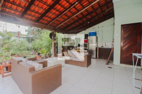 Pátio de casa à venda com 4 quartos, 184m² em Vila Ipiranga, Porto Alegre