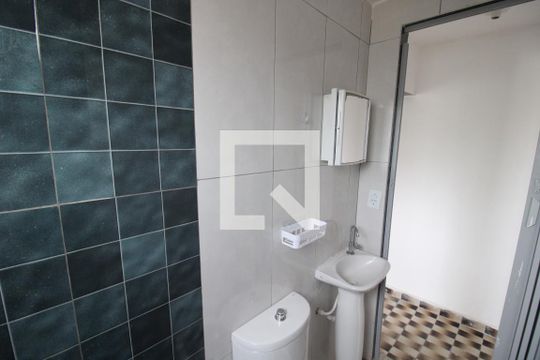 Banheiro de casa para alugar com 1 quarto, 40m² em Vila Mirante, São Paulo