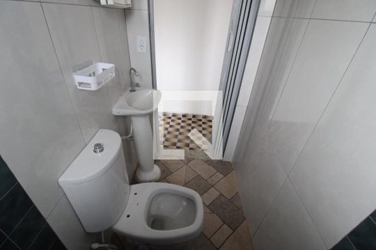 Banheiro de casa para alugar com 1 quarto, 40m² em Vila Mirante, São Paulo