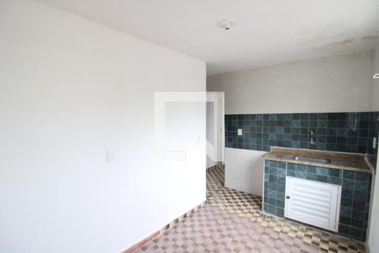 Sala / Cozinha de casa para alugar com 1 quarto, 40m² em Vila Mirante, São Paulo
