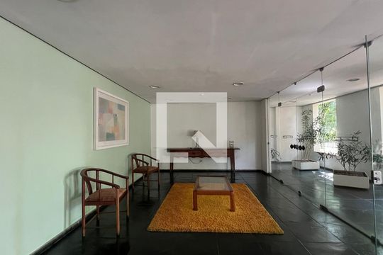Hall de entrada de apartamento à venda com 3 quartos, 70m² em Vila Madalena, São Paulo