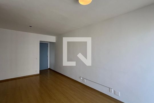 Sala de apartamento à venda com 3 quartos, 70m² em Vila Madalena, São Paulo