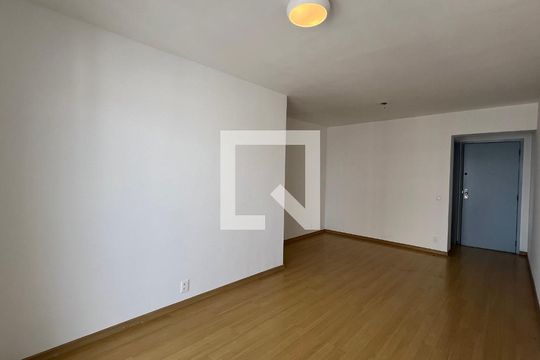 Sala de apartamento à venda com 3 quartos, 70m² em Vila Madalena, São Paulo