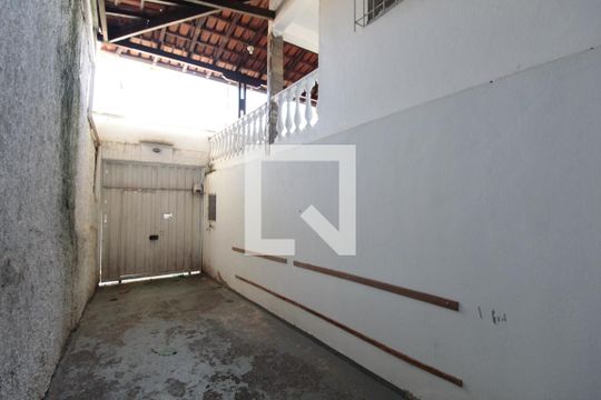 Garagem de casa à venda com 3 quartos, 365m² em Céu Azul, Belo Horizonte