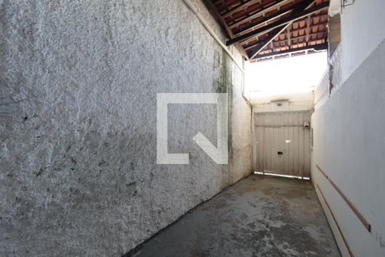 Garagem de casa à venda com 3 quartos, 365m² em Céu Azul, Belo Horizonte
