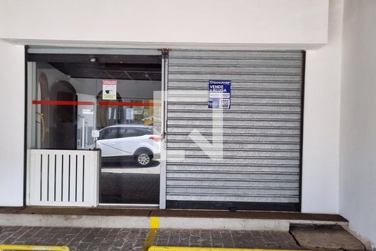 Fachada +  Placa de casa à venda com 3 quartos, 200m² em Vila Morse, São Paulo