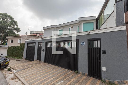 Fachada de casa à venda com 3 quartos, 400m² em Jardim da Saúde, São Paulo