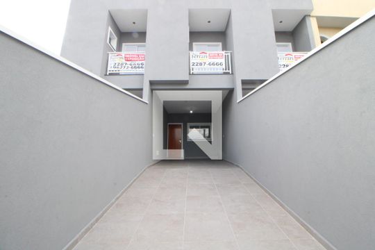 Garagem de casa à venda com 3 quartos, 105m² em Vila Vitorio Mazzei, São Paulo