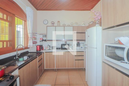 Cozinha de casa à venda com 4 quartos, 490m² em Sarandi, Porto Alegre