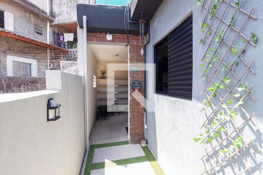 Área externa de kitnet/studio para alugar com 1 quarto, 27m² em Cidade Ariston Estela Azevedo, Carapicuíba