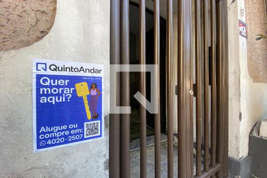 Plaquinha instalada de apartamento à venda com 3 quartos, 100m² em Laranjeiras, Rio de Janeiro