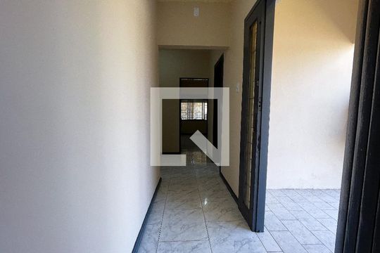 Corredor de casa à venda com 3 quartos, 156m² em Vicentina, São Leopoldo