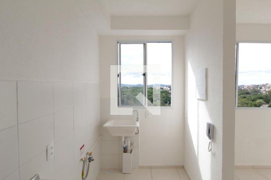 Sala e Cozinha de apartamento para alugar com 2 quartos, 43m² em Jardim dos Comerciários, Belo Horizonte