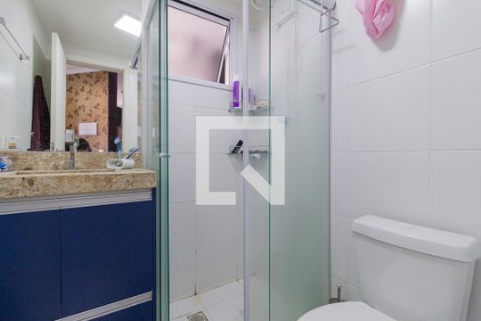 Banheiro de apartamento para alugar com 2 quartos, 52m² em Padroeira, Osasco