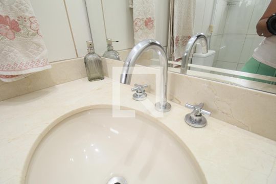Banheiro suíte de apartamento para alugar com 3 quartos, 75m² em Jardim Vazani, São Paulo